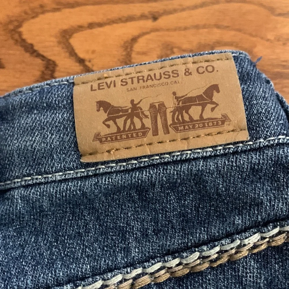 Levi’s girls jean shorts size 8 - Picture 3 of 8